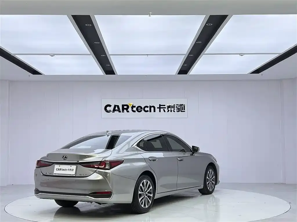 Lexus ES — фото 10