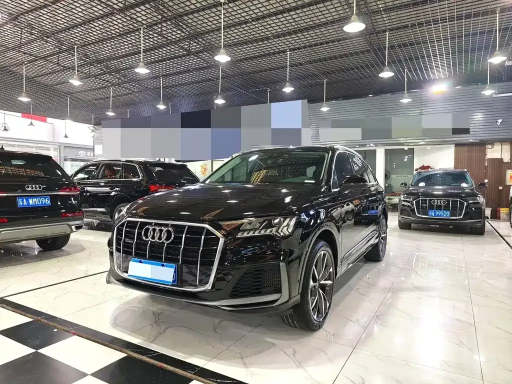 Audi Q7 — фото 1