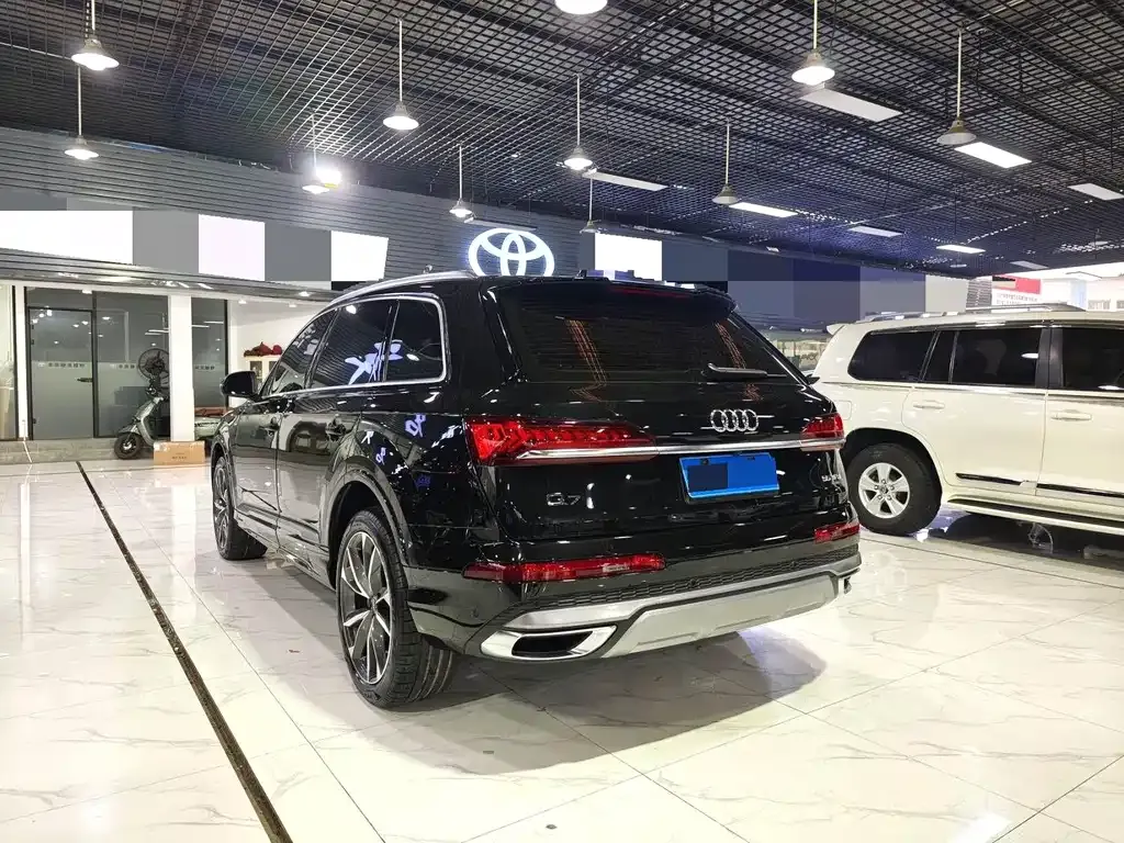 Audi Q7 — фото 7