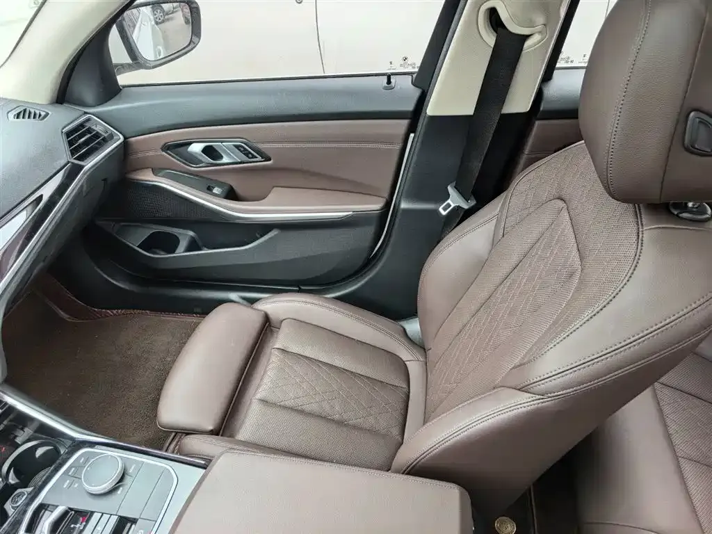 BMW 3 Series 2023 из CN, фото 10
