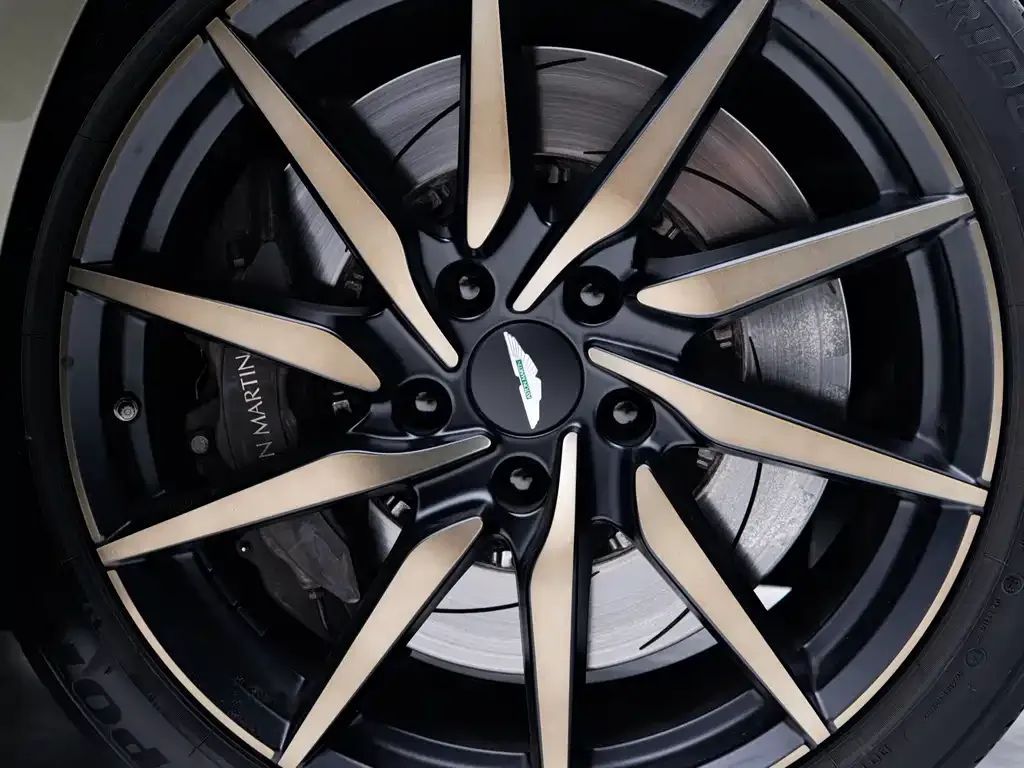Aston Martin DB11 2023 из CN, фото 10