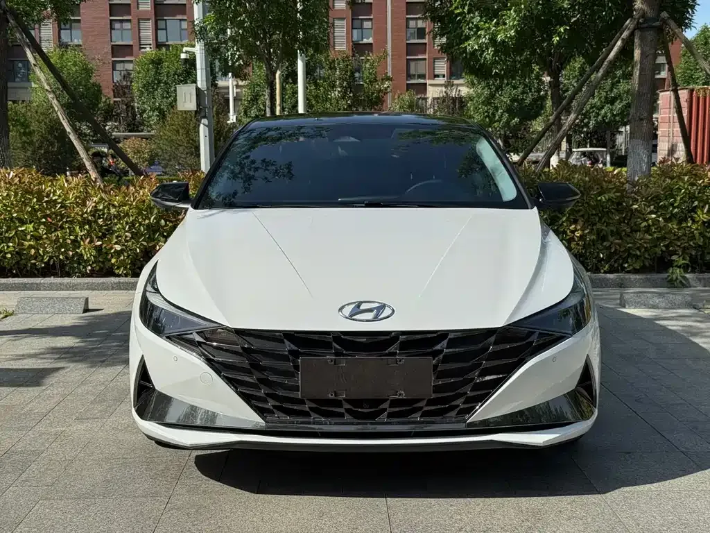 Hyundai Elantra — фото 2