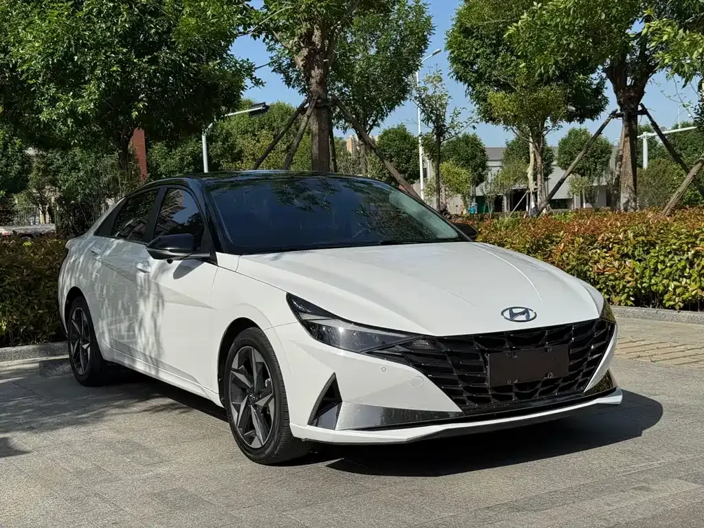 Hyundai Elantra — фото 10
