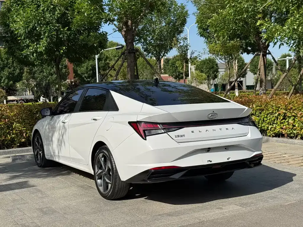 Hyundai Elantra — фото 7