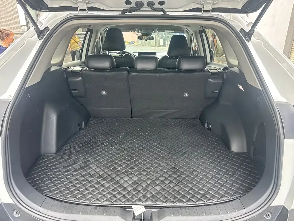 Toyota RAV4 2023 из CN, фото 4