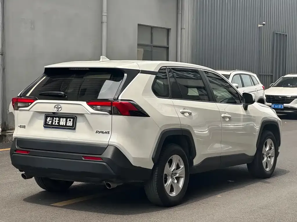 Toyota RAV4 2023 из CN, фото 6