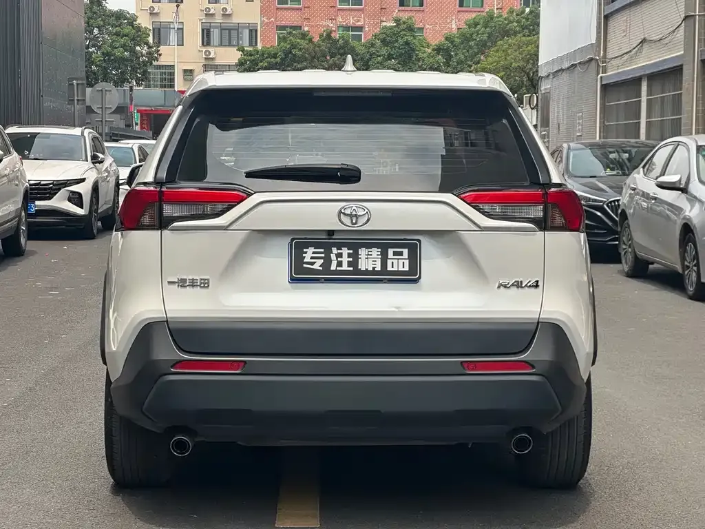 Toyota RAV4 2023 из CN, фото 3