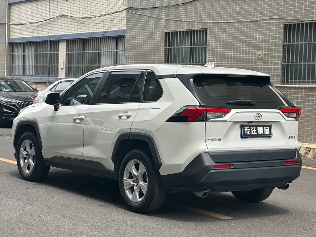 Toyota RAV4 2023 из CN, фото 9