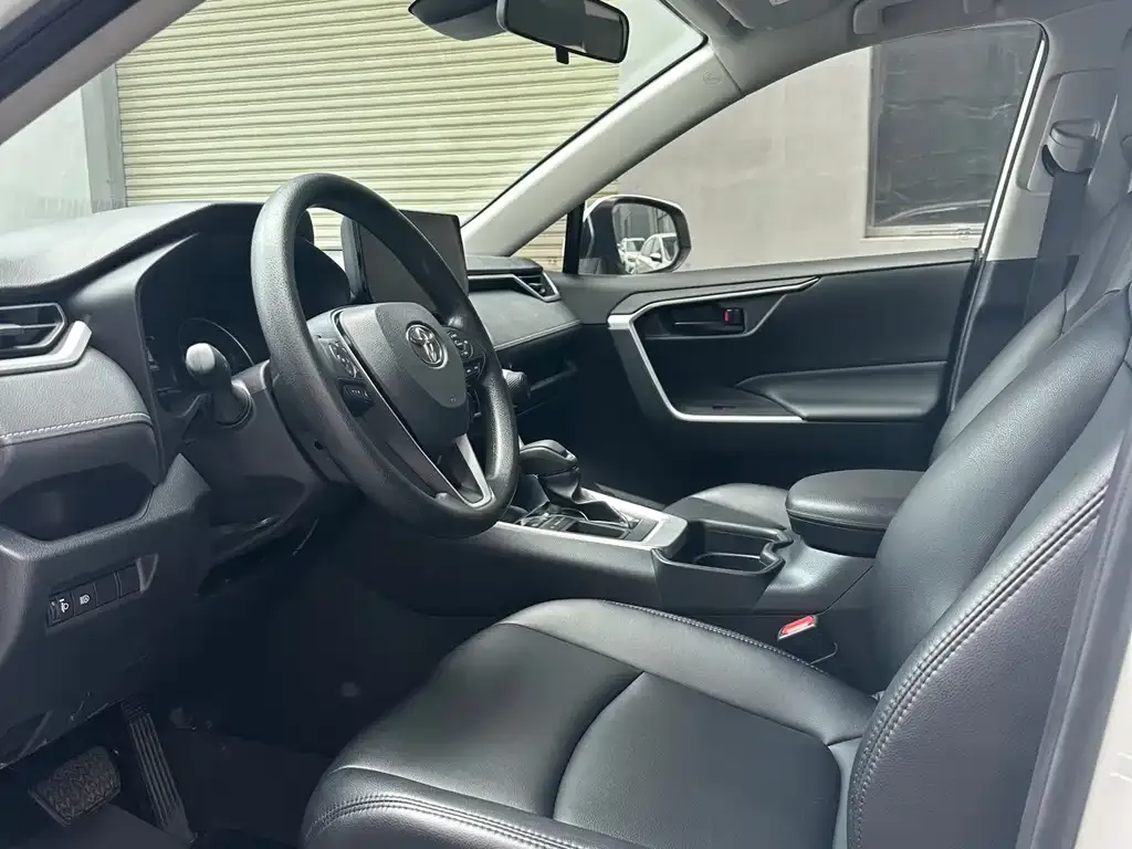 Toyota RAV4 2023 из CN, фото 5
