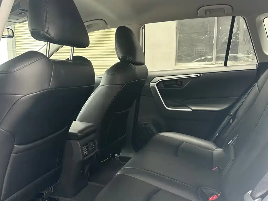 Toyota RAV4 2023 из CN, фото 10
