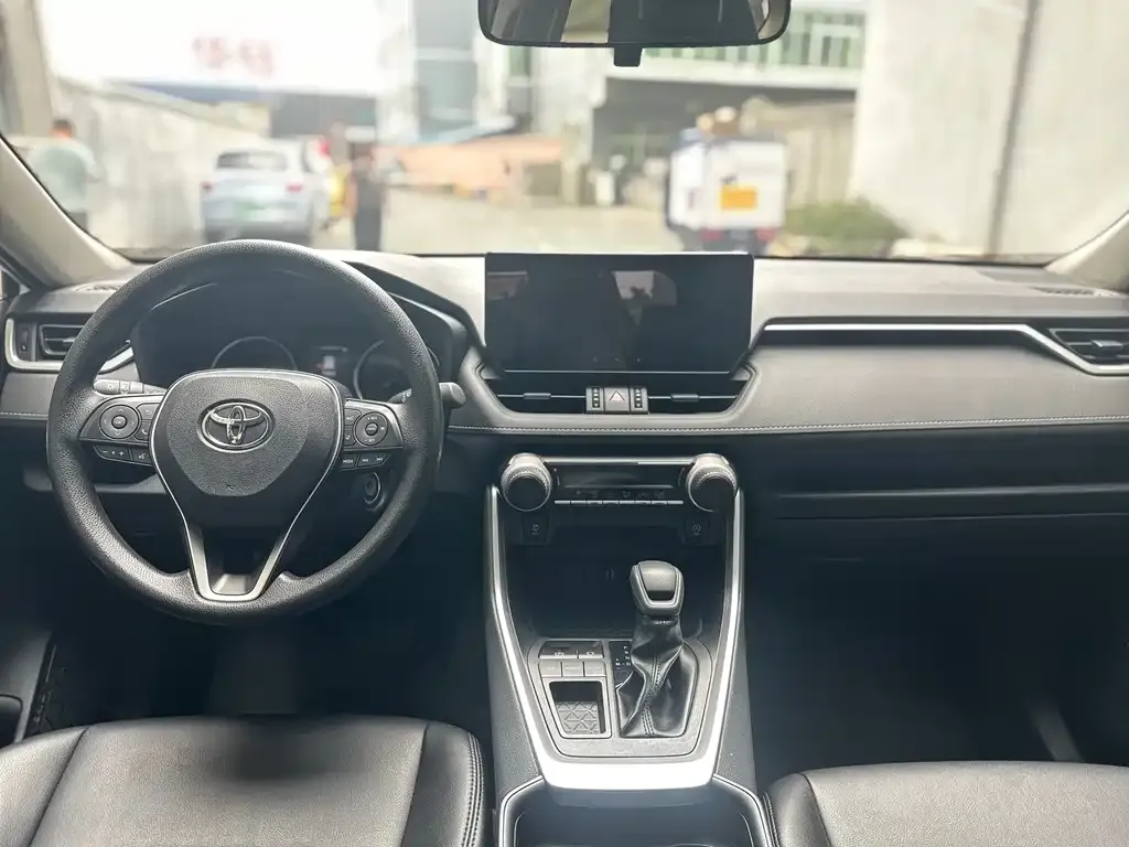 Toyota RAV4 2023 из CN, фото 2