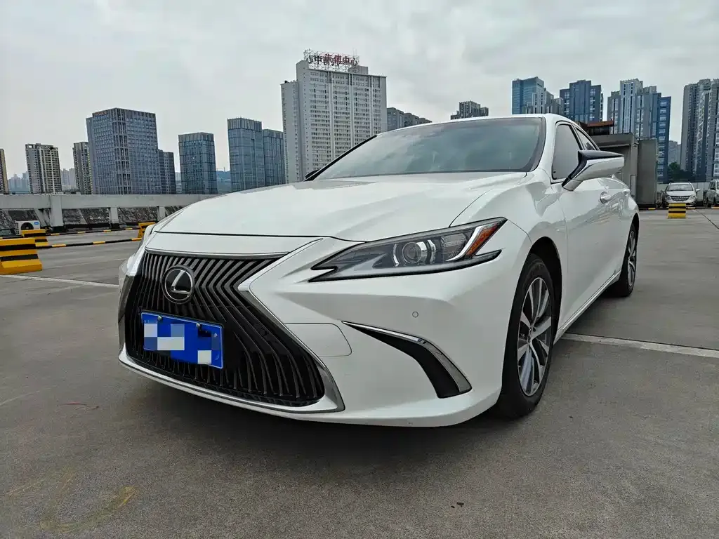 Lexus ES — фото 1