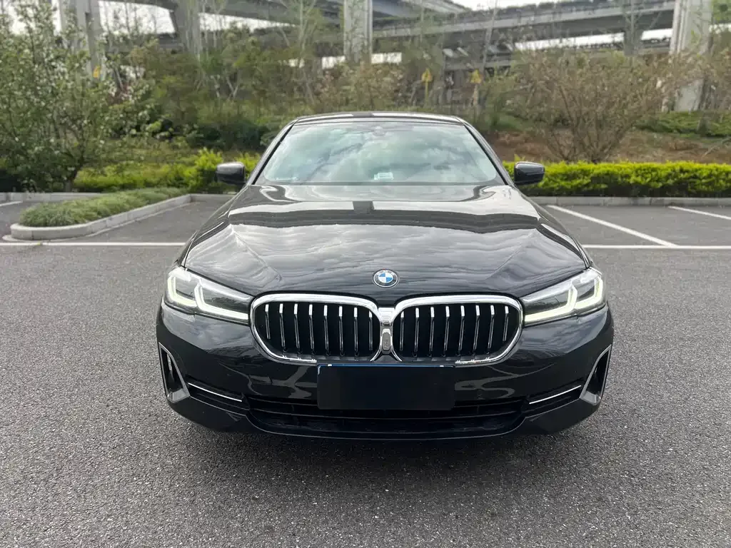 BMW 5 Series — фото 9