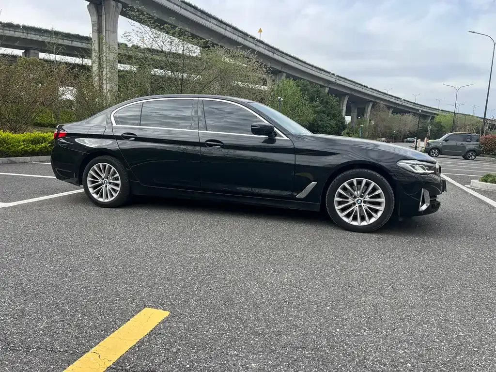 BMW 5 Series — фото 10