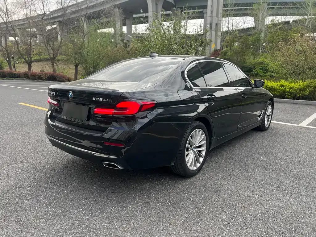 BMW 5 Series — фото 6