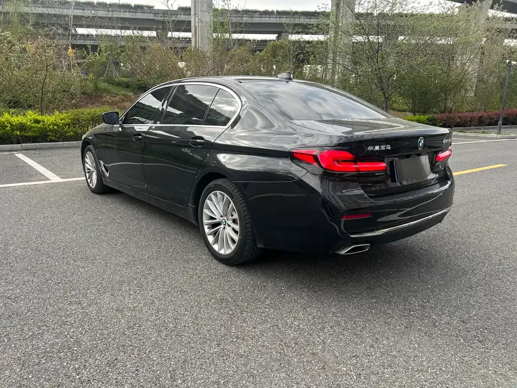 BMW 5 Series — фото 4