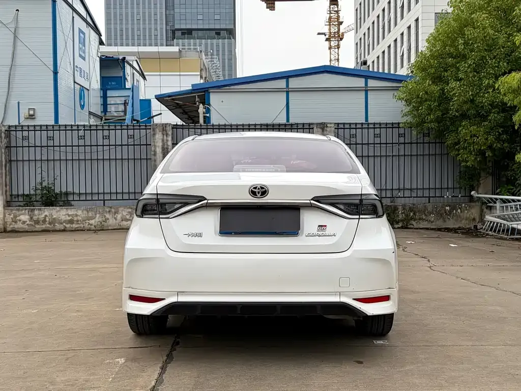 Toyota Corolla — фото 7