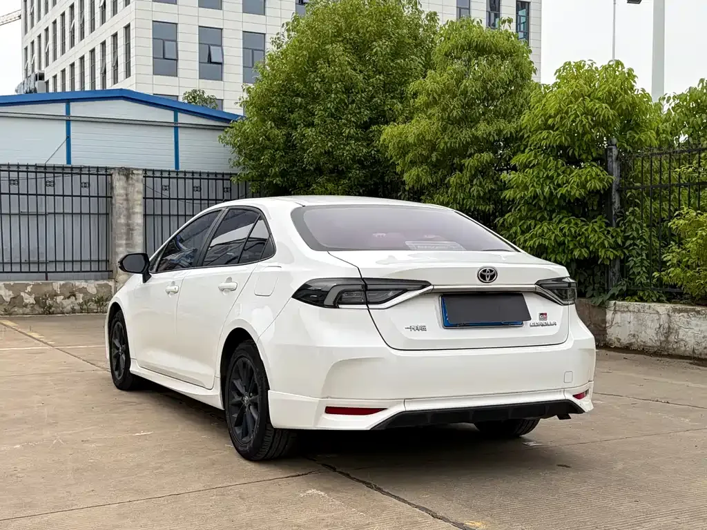 Toyota Corolla — фото 9