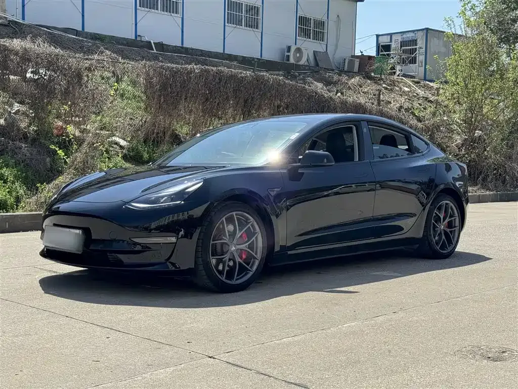 Tesla Model 3 — фото 1