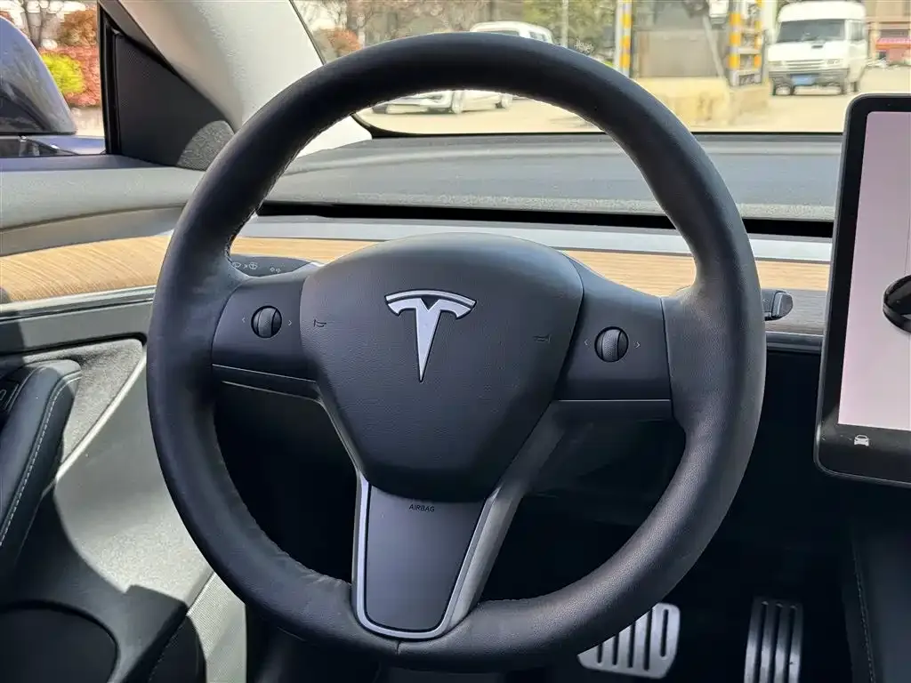Tesla Model 3 — фото 6