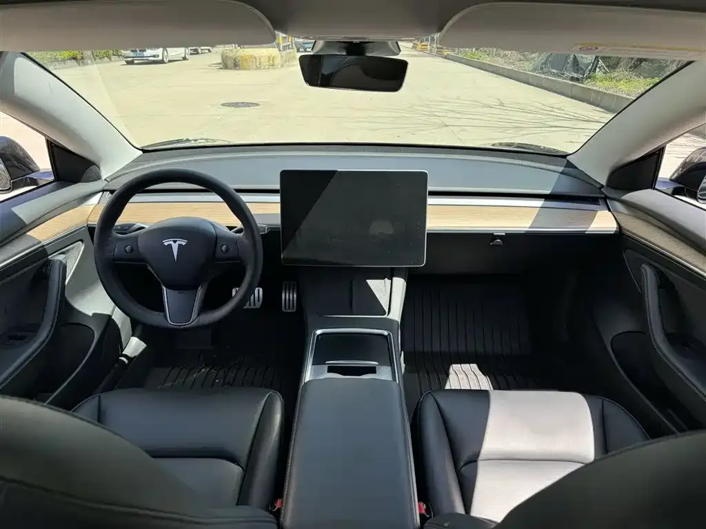 Tesla Model 3 — фото 8