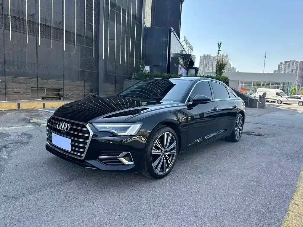 Audi A6L — фото 1