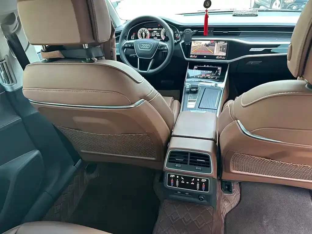 Audi A6L — фото 10