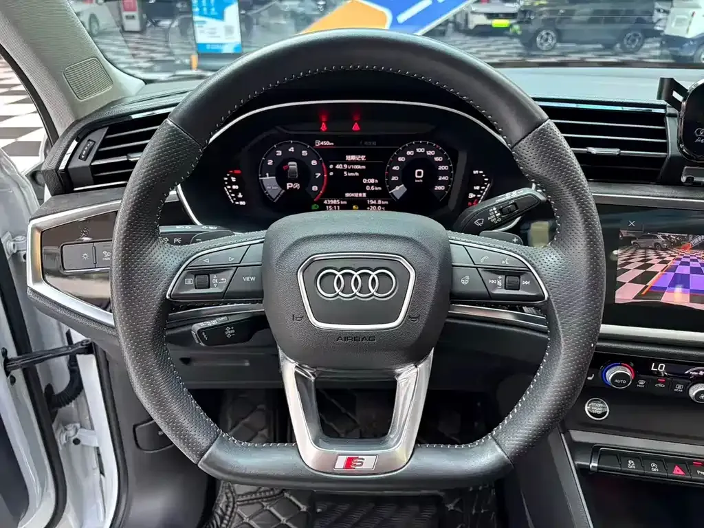 Audi Q3 Sportback — фото 10