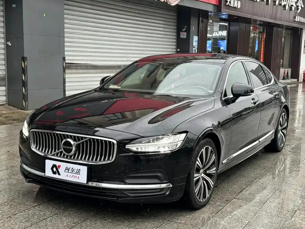Volvo S90 — фото 1