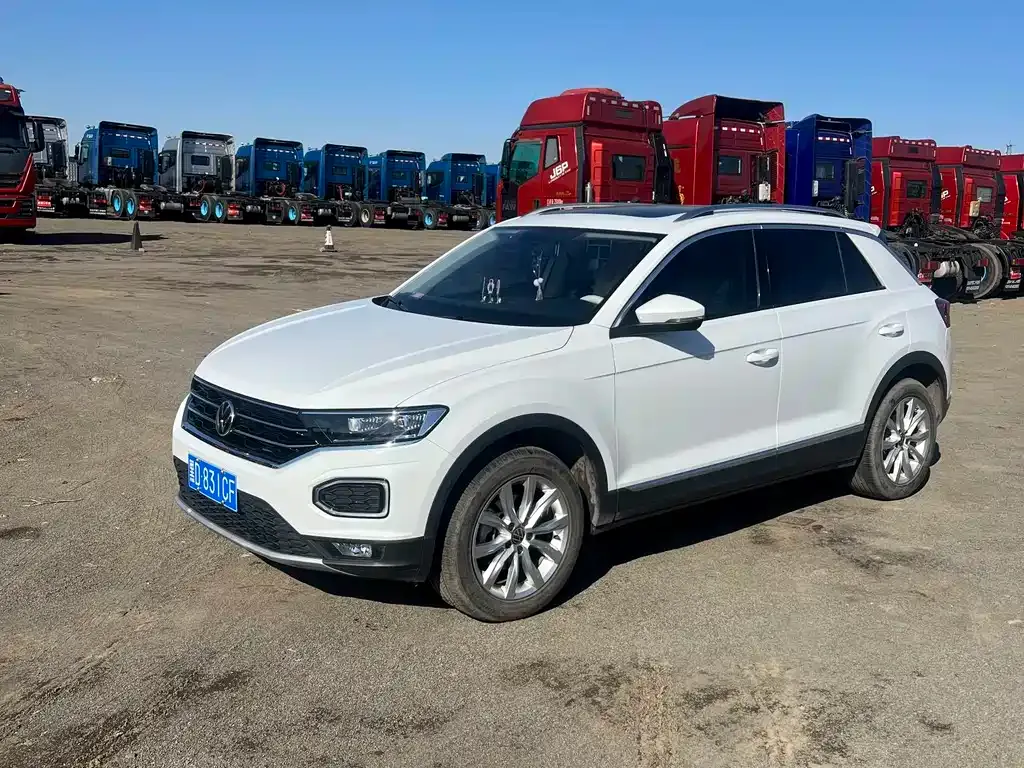Volkswagen T-Roc — фото 1