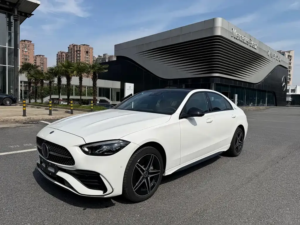 Mercedes-Benz C-Class — фото 1