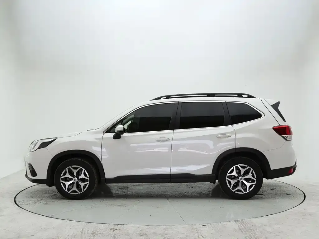 Subaru Forester — фото 10