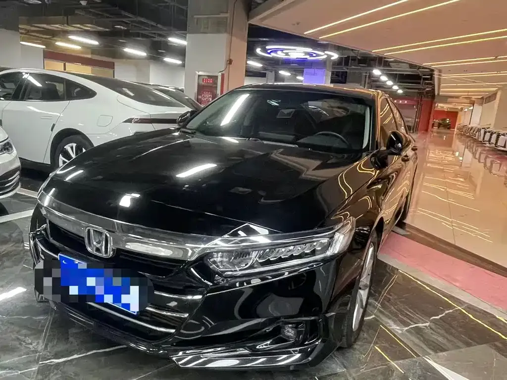 Honda Accord — фото 1