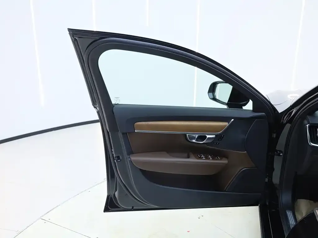 Volvo S90 — фото 8
