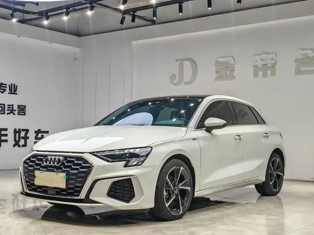 Audi A3 — фото 1