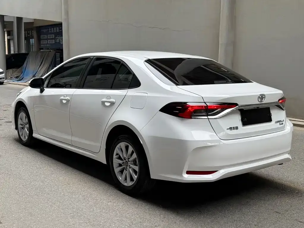 Toyota Corolla — фото 4
