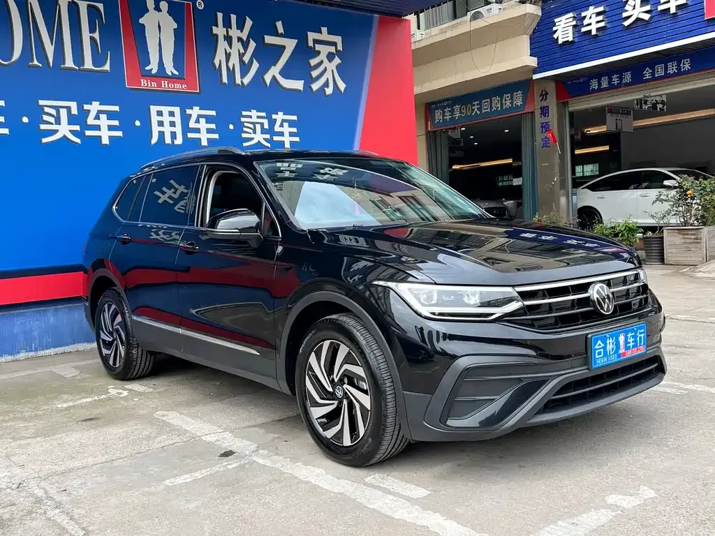 Volkswagen Tiguan L — фото 4