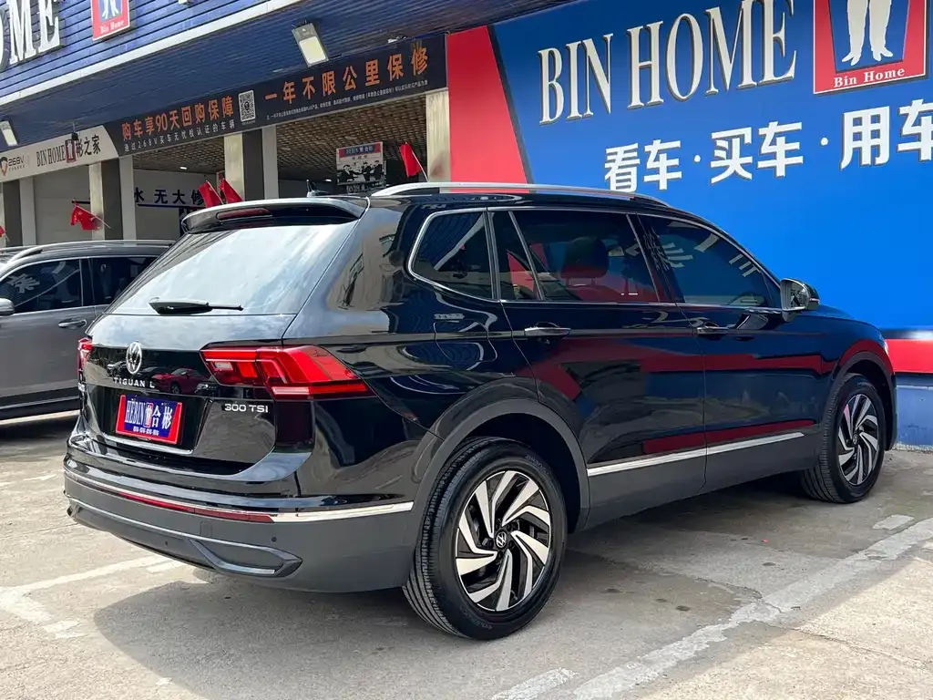 Volkswagen Tiguan L — фото 2