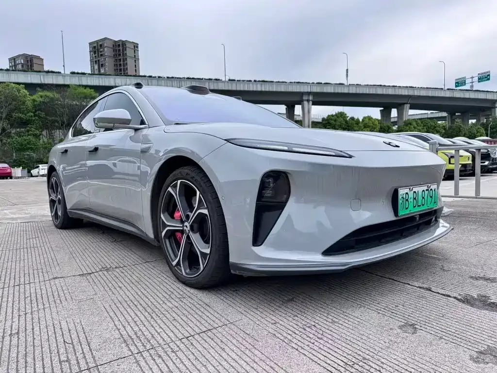 NIO ET5