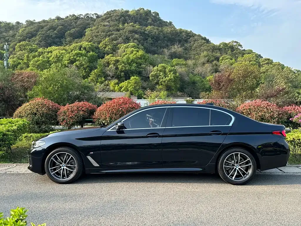 BMW 5 Series — фото 2