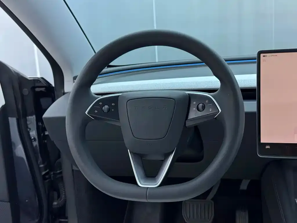 Tesla Model 3 — фото 7