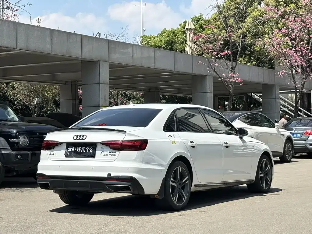 Audi A4L — фото 8
