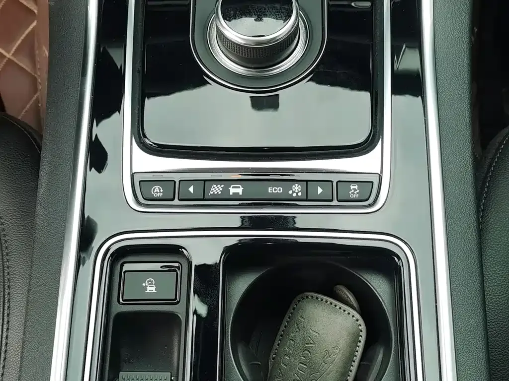 Jaguar XFL 2021 из CN, фото 10