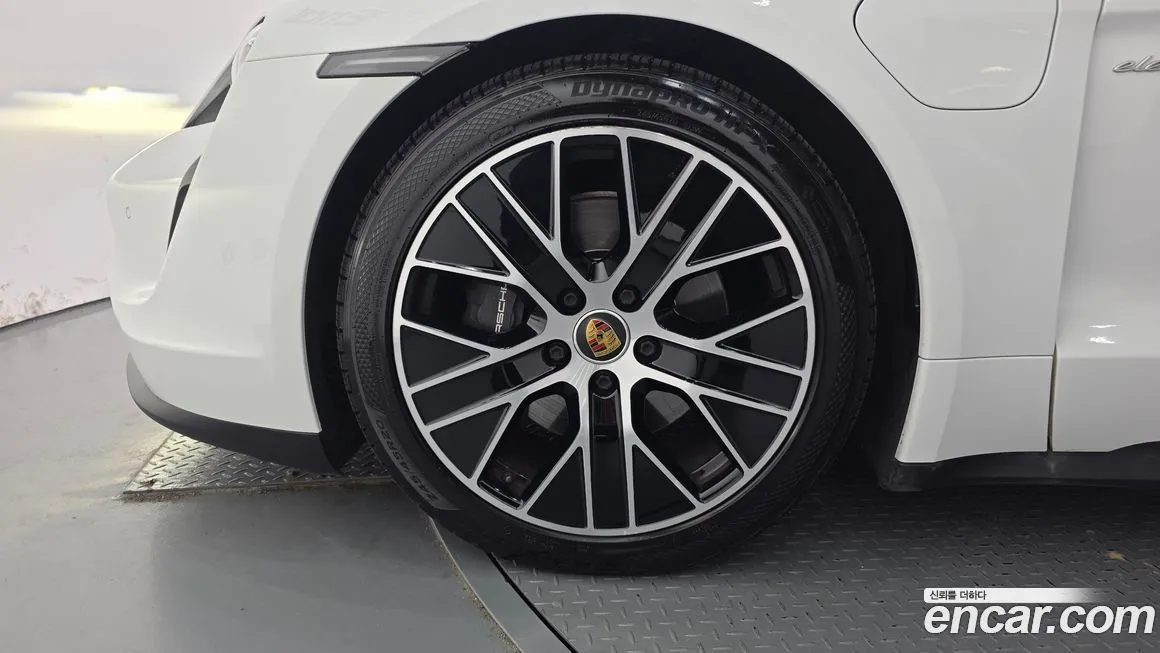 Porsche Taycan 2022 из KR, фото 5