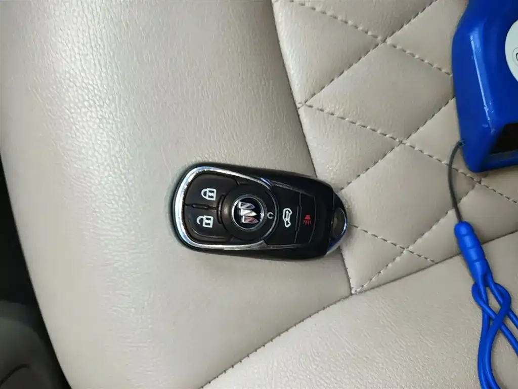 Buick GL8 2024 из CN, фото 3