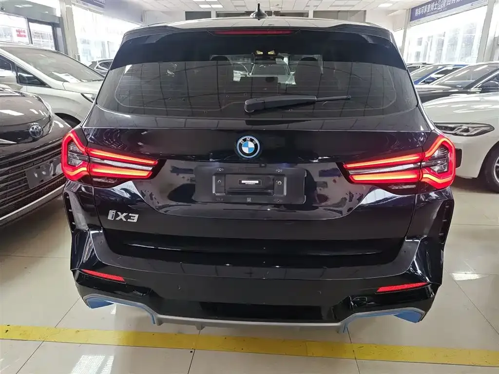 BMW iX3 — фото 4