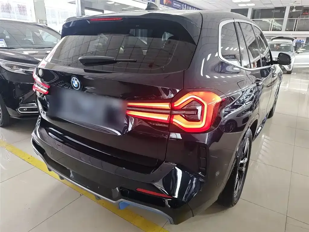 BMW iX3 — фото 3
