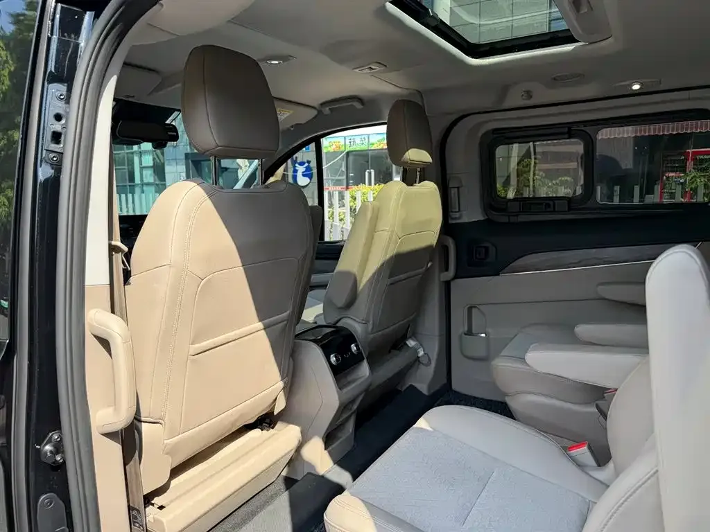 Ford Tourneo 2024 из CN, фото 2