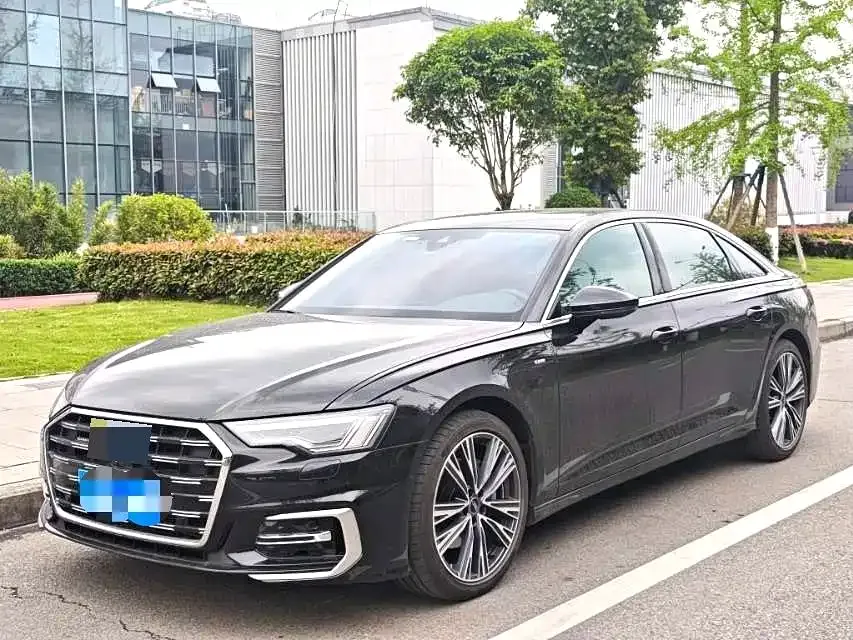 Audi A6L — фото 1