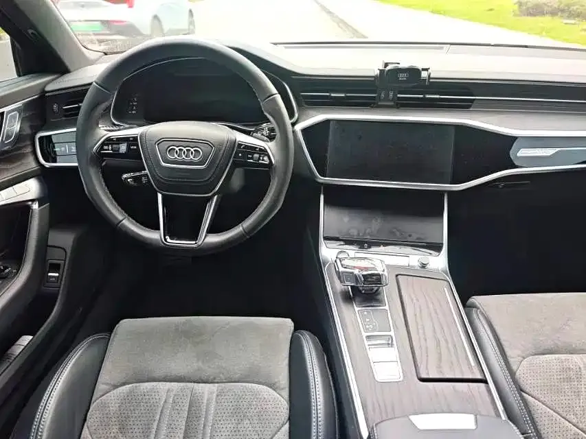 Audi A6L — фото 10